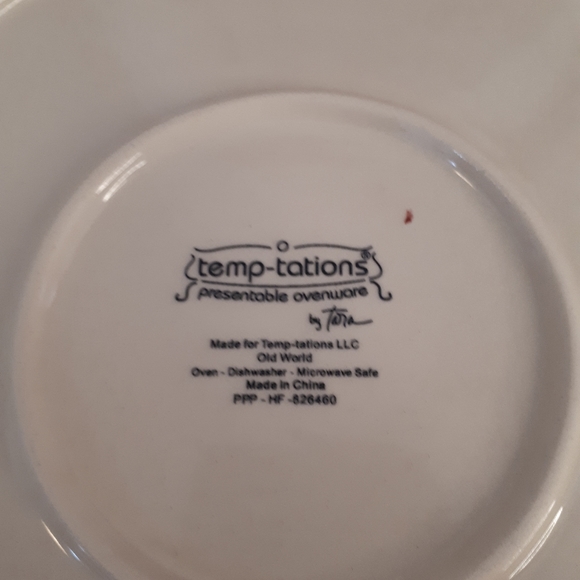 4 Temp-tations Old World Cranberry 8" Fluted Edge Salad/Dessert Plates NEW - Picture 3 of 3